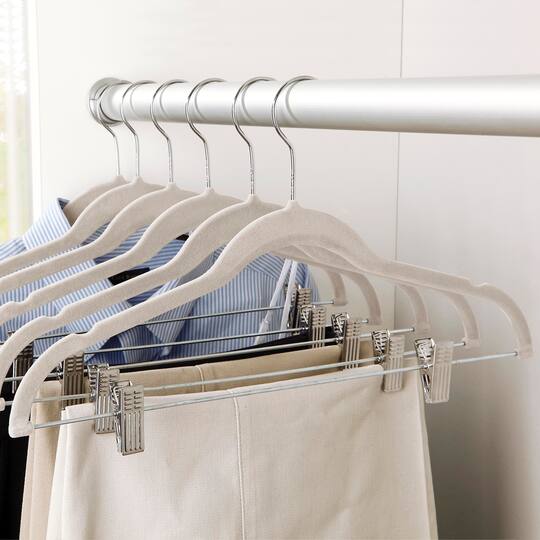 Simplify Slim Velvet Hangers with Clips